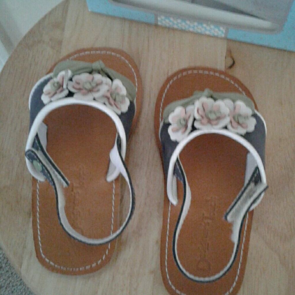 sandals - Picture 4 of 4